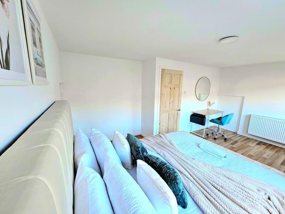 Spacious Haven With Free Parking Glasgow Ngoại thất bức ảnh