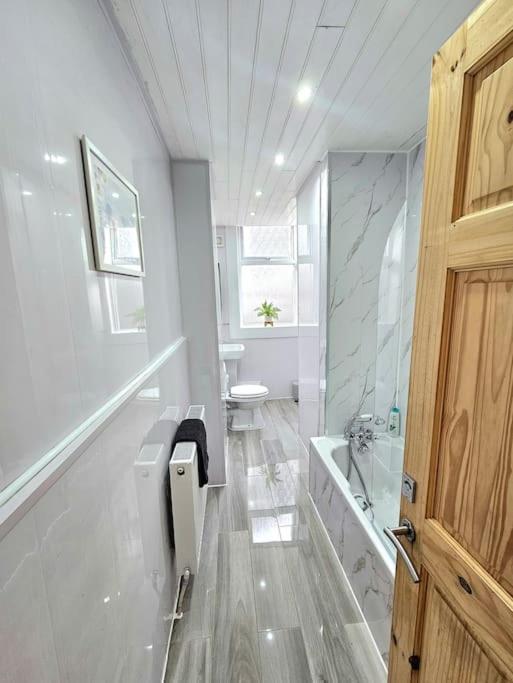 Spacious Haven With Free Parking Glasgow Ngoại thất bức ảnh