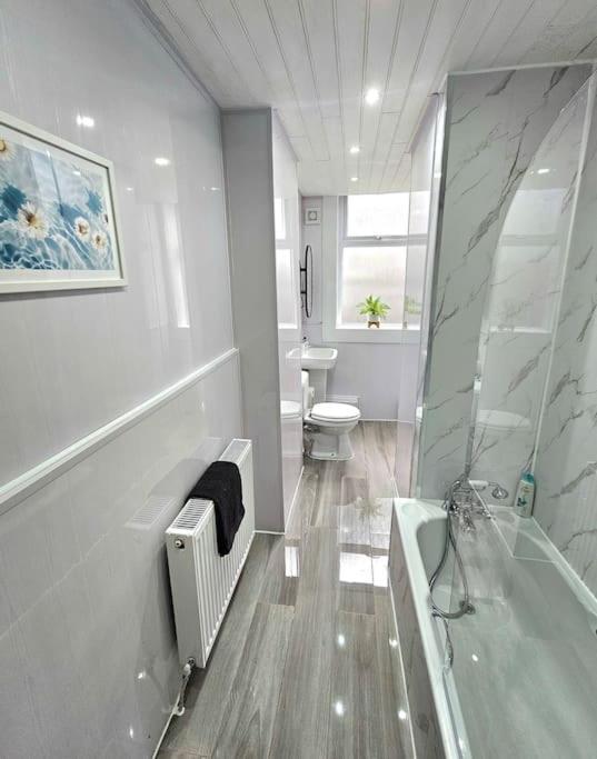 Spacious Haven With Free Parking Glasgow Ngoại thất bức ảnh