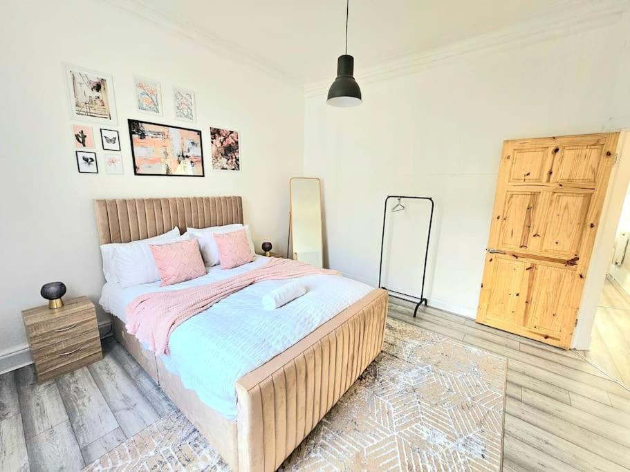 Spacious Haven With Free Parking Glasgow Ngoại thất bức ảnh