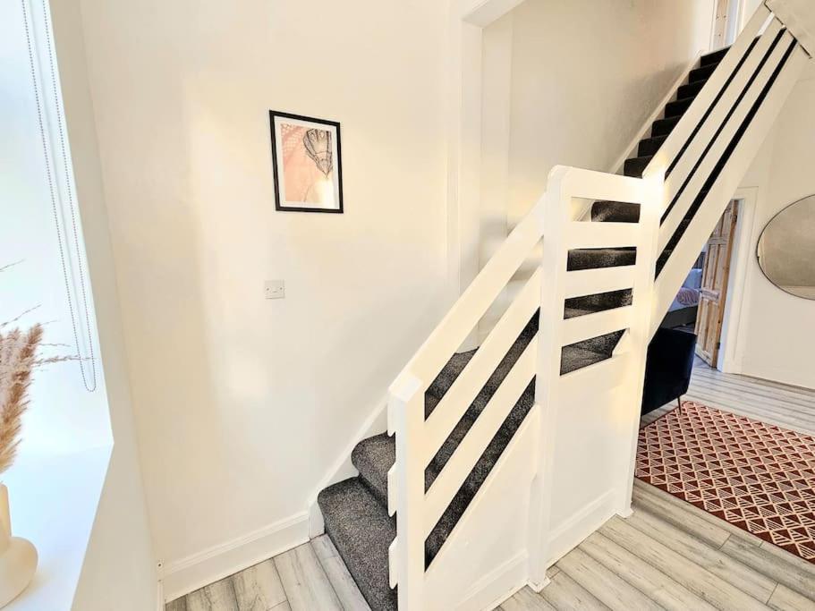 Spacious Haven With Free Parking Glasgow Ngoại thất bức ảnh