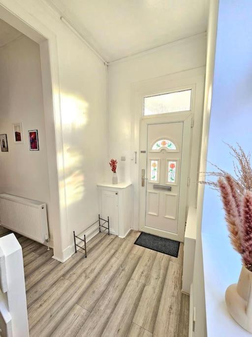 Spacious Haven With Free Parking Glasgow Ngoại thất bức ảnh
