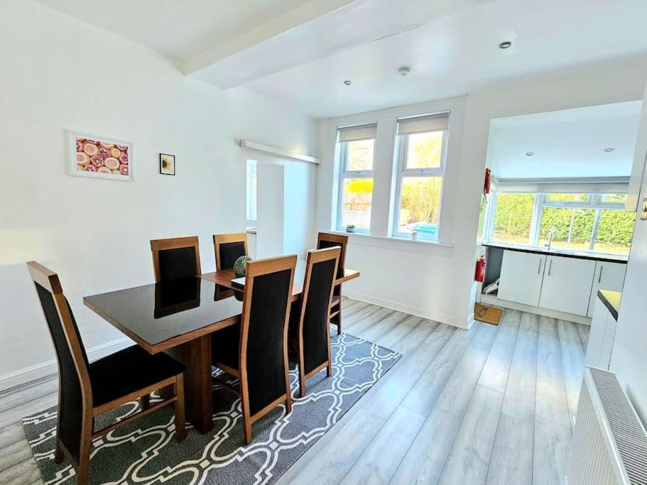 Spacious Haven With Free Parking Glasgow Ngoại thất bức ảnh